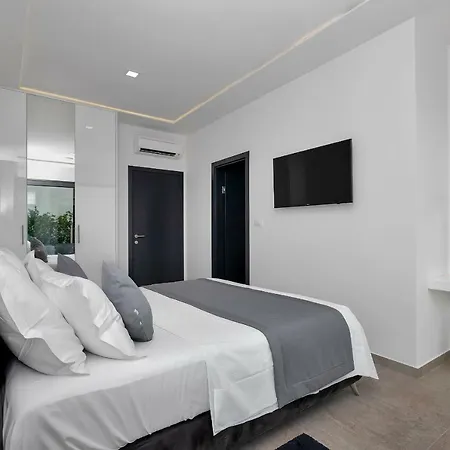 Ledjade Макарска