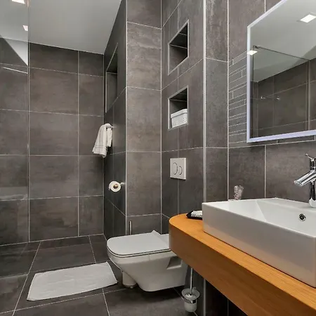 Ledjade * Μακάρσκα