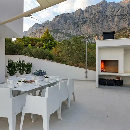 Ledjade Μακάρσκα