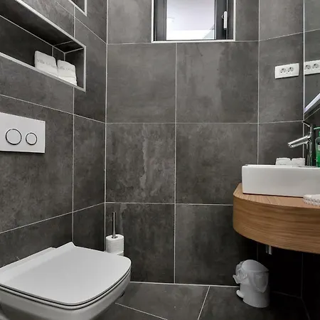 Ledjade Villa Makarska